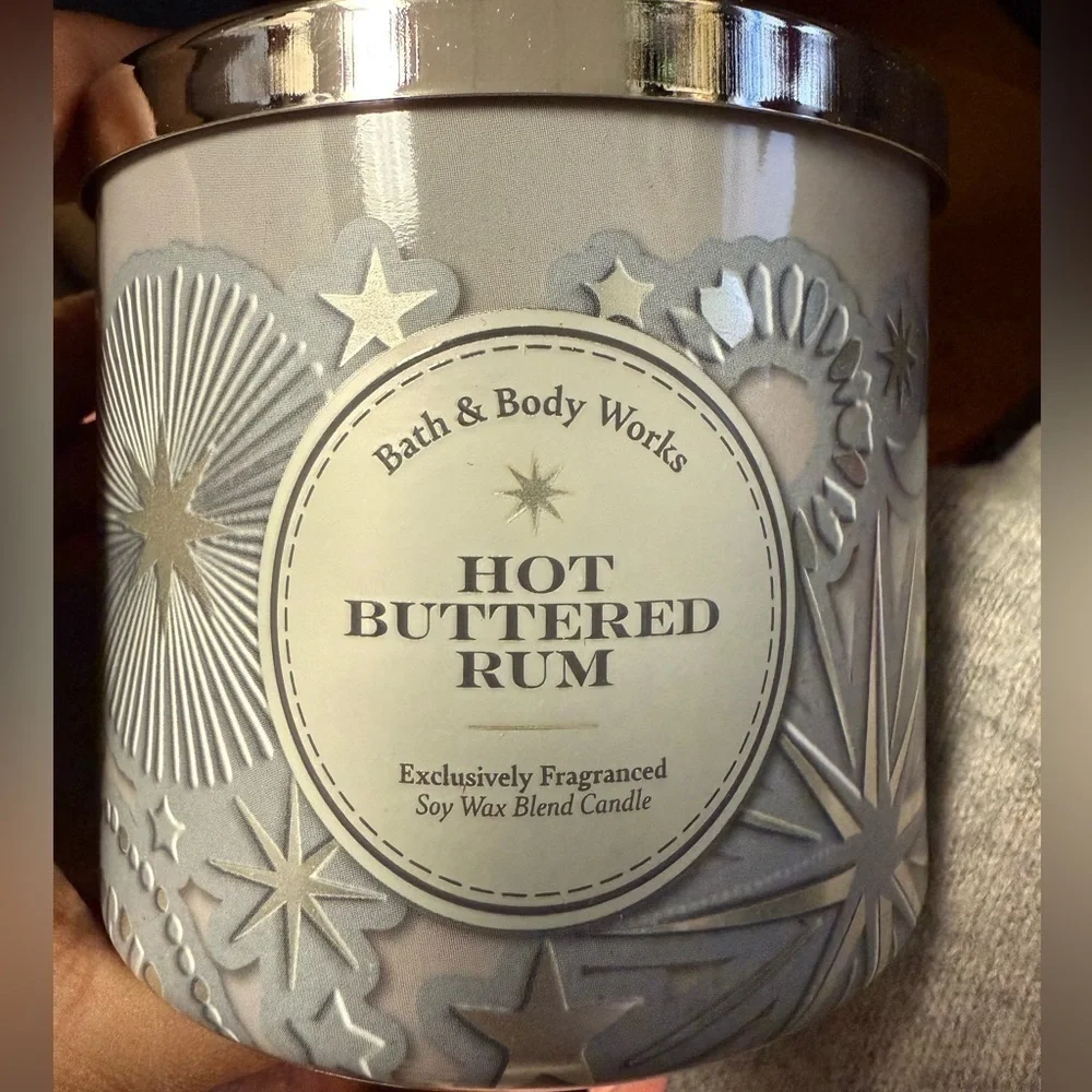 Bath and body works HOT BUTTERED RUM 3 Wick Candle holiday packaging